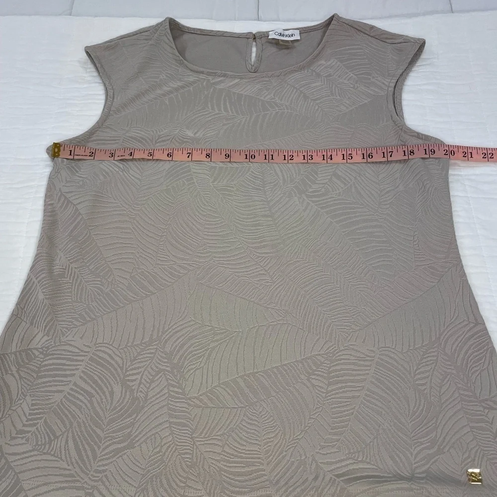 Calvin Klein Leaf design XL sleeveless top. - Picture 6 of 10